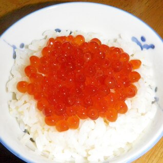 簡単で美味しい！　いくらの醤油漬け